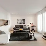 Stylish White 4 Ppl Apartment In City Center