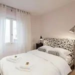 Stylish White 4 Ppl Apartment In City Center