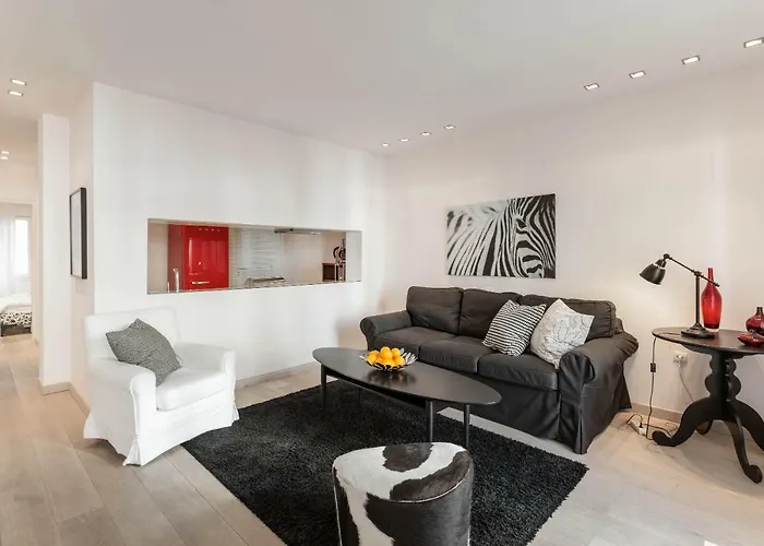 Stylish White 4 Ppl Apartment In City Center