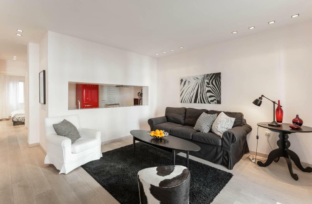 Stylish White 4 Ppl In Center Apartment *